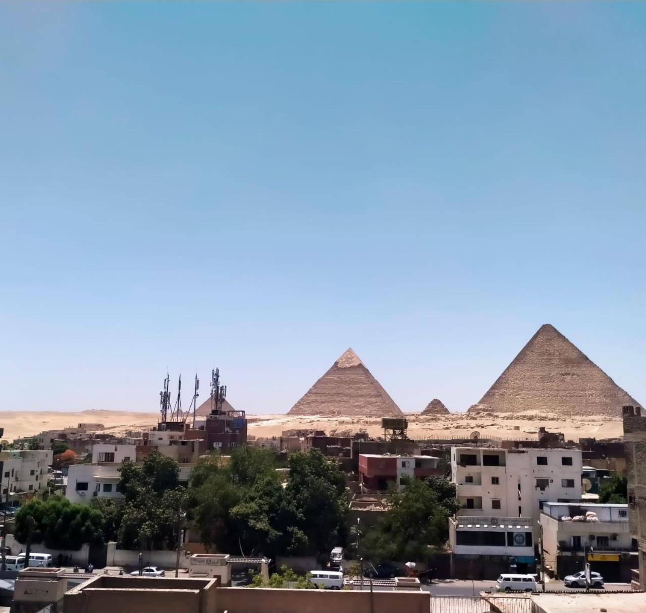 close PYRAMIDS