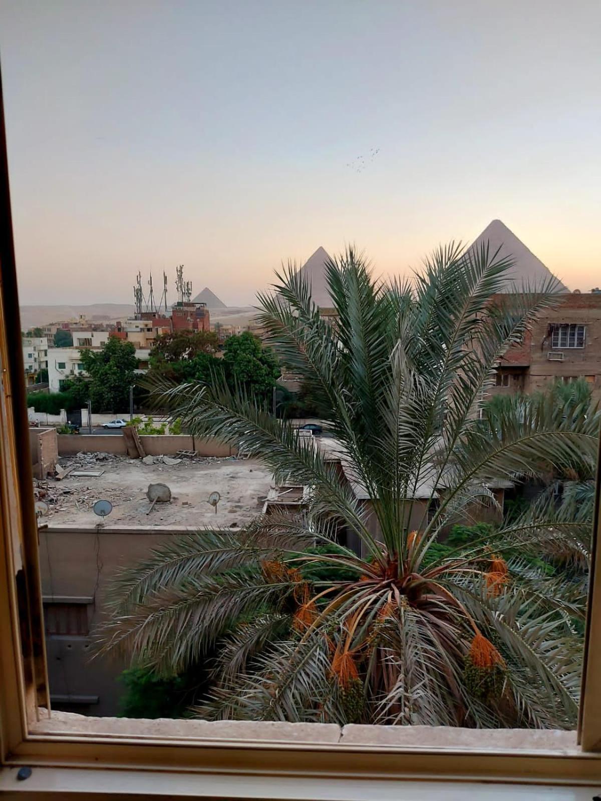 close PYRAMIDS