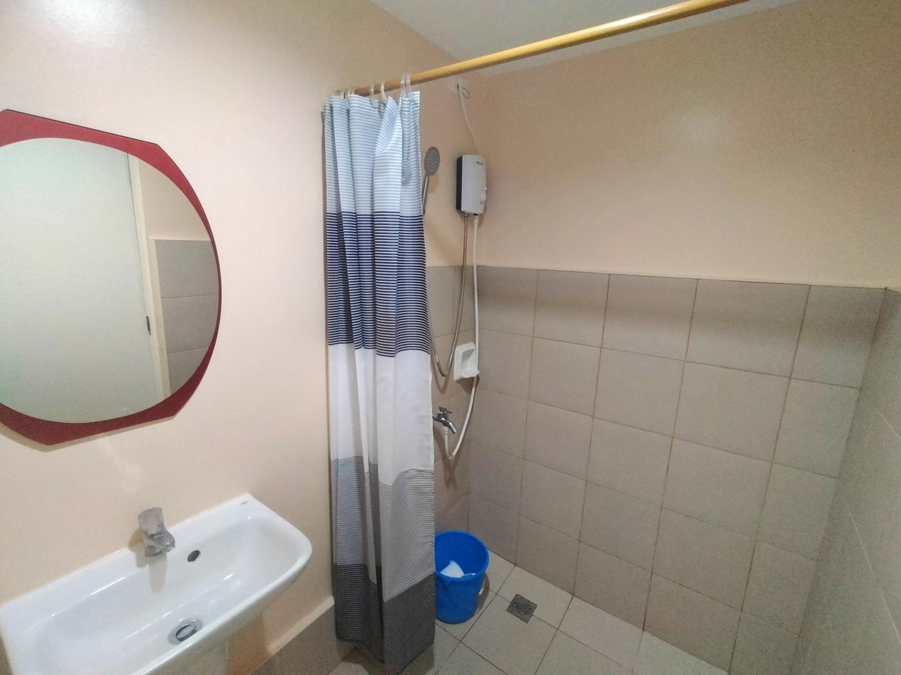 Studio-type Condo in Cebu City with Wi-Fi, Netflix, Pool and Gym view 4
