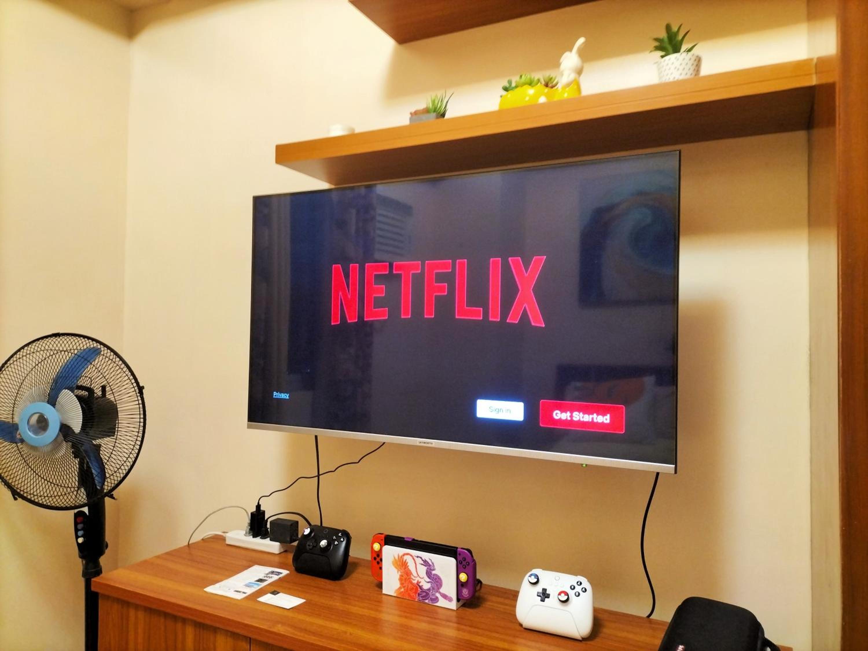 Studio-type Condo in Cebu City with Wi-Fi, Netflix, Pool and Gym view 5