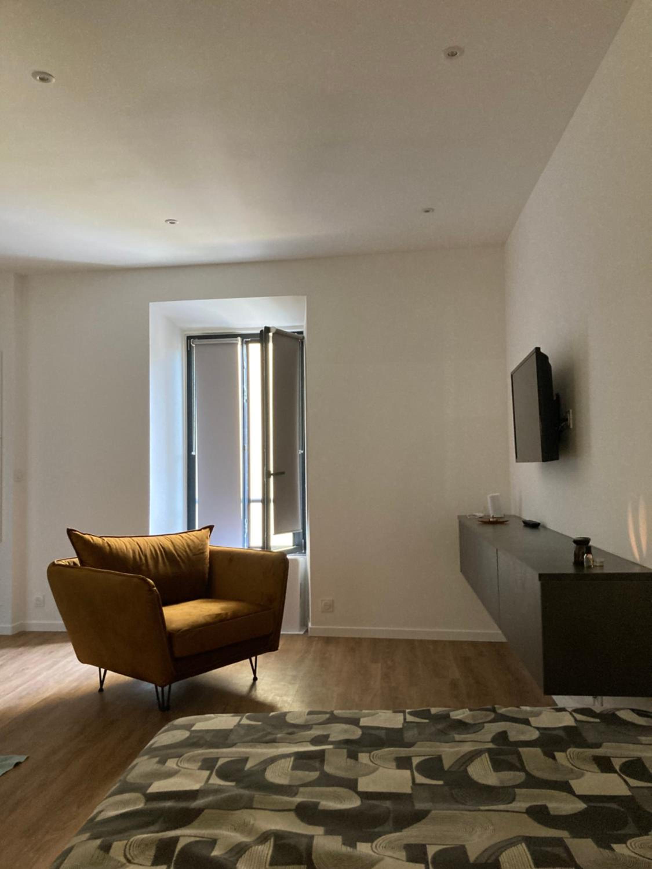 STUDIO SPACIEUX TOUT CONFORT CITE IMPERIALE