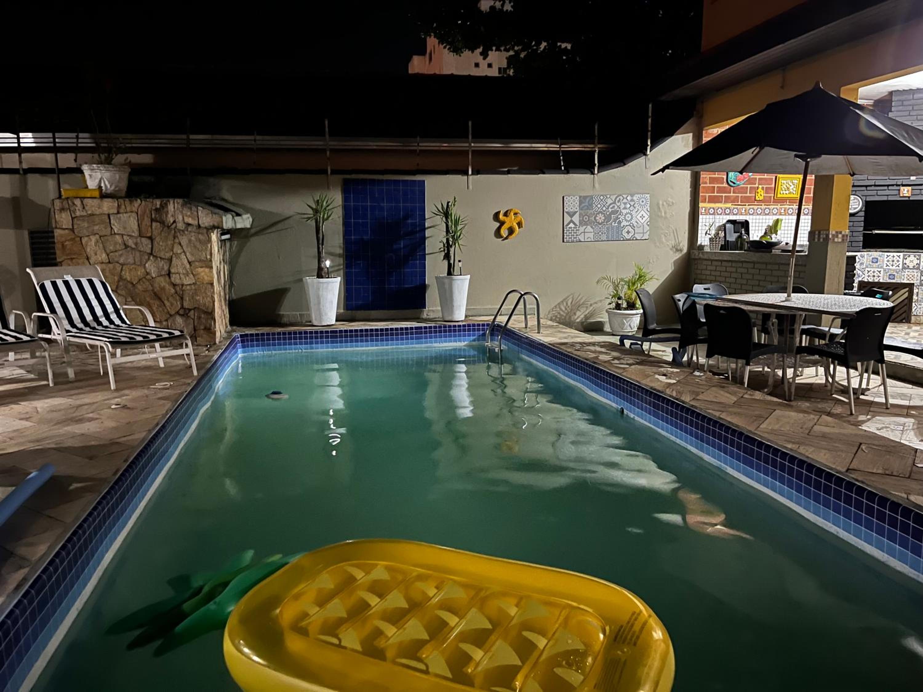 Lindo Sobrado Amarelo -próximo a praia