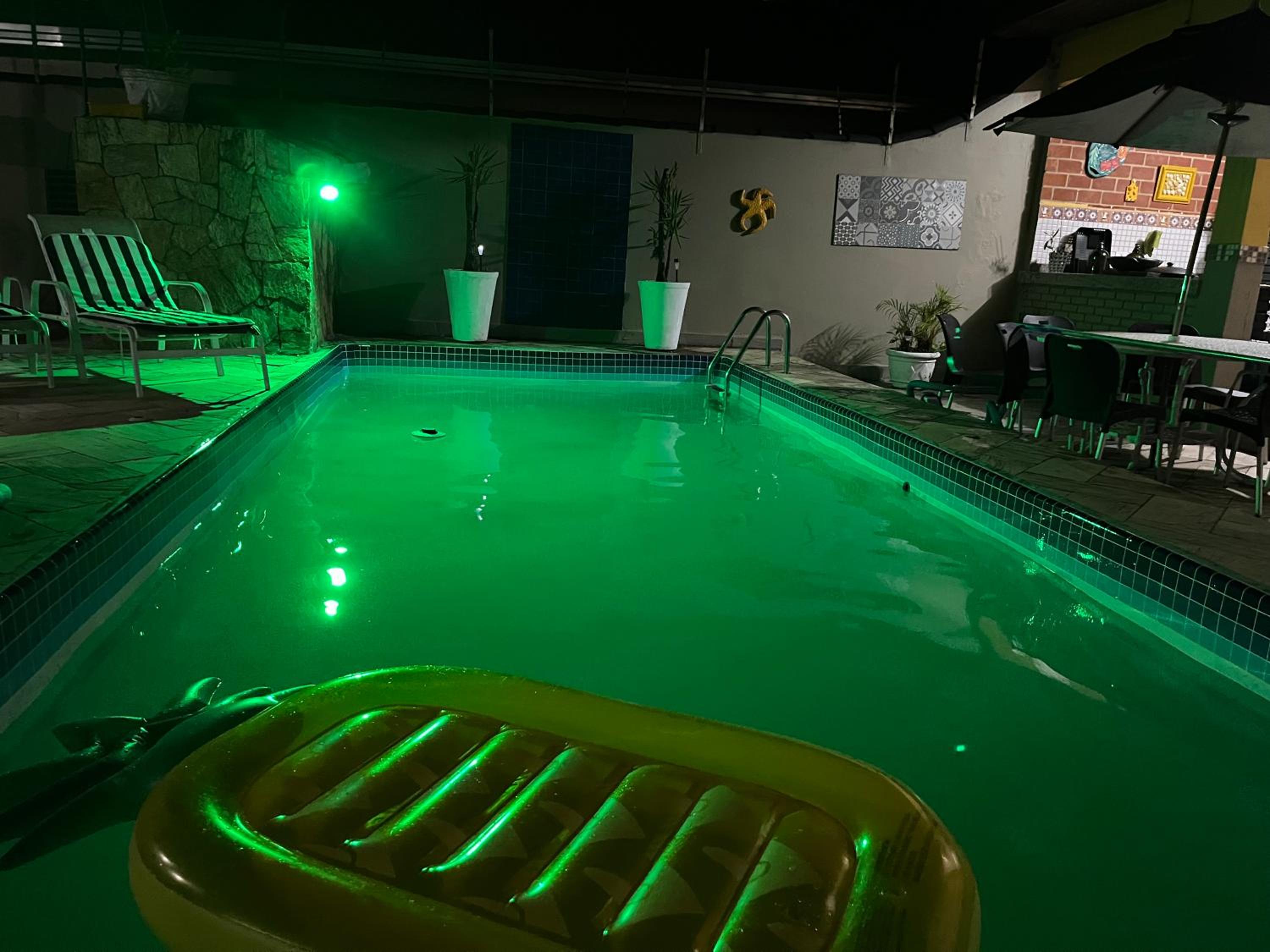 Lindo Sobrado Amarelo -próximo a praia