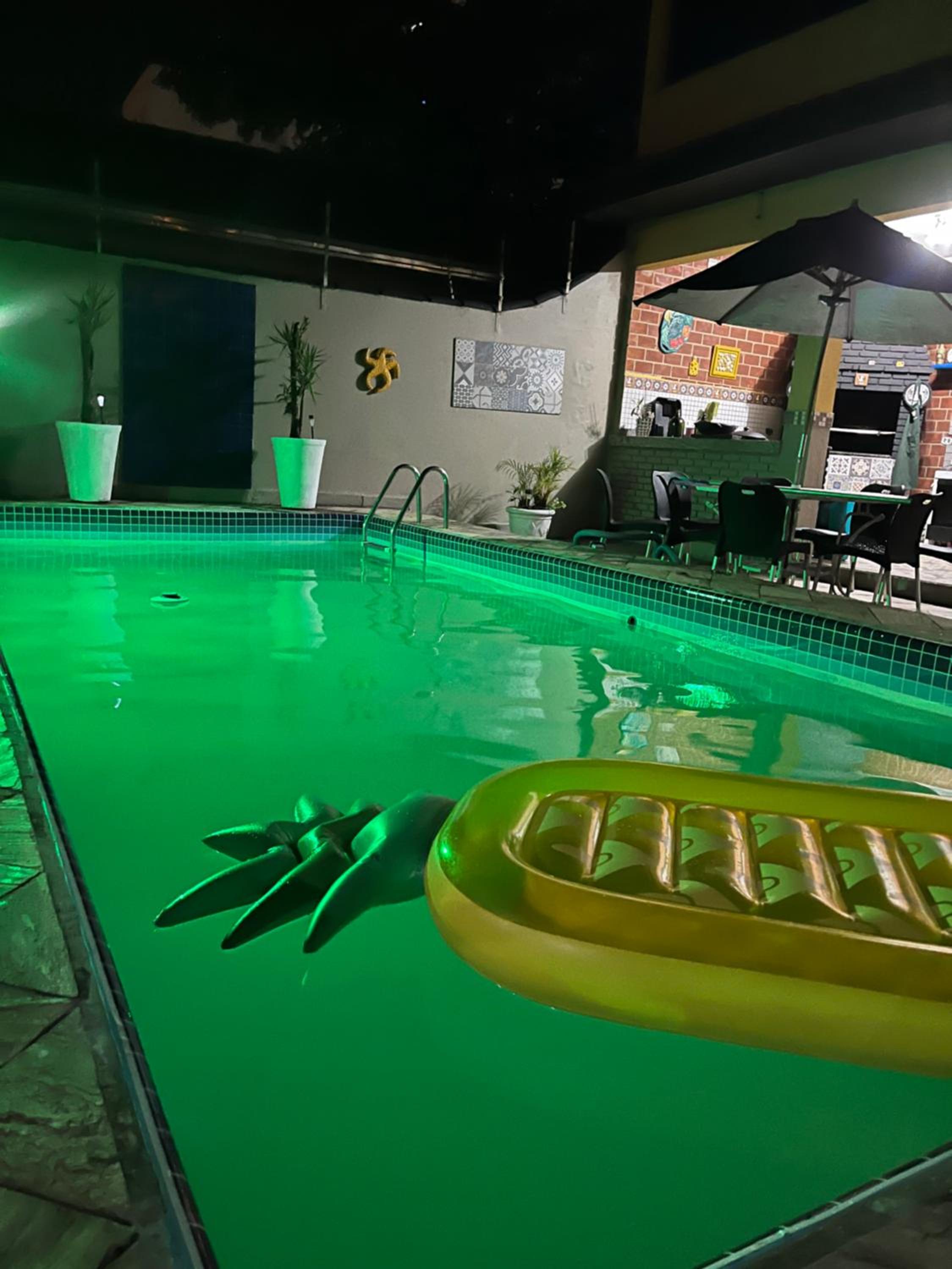 Lindo Sobrado Amarelo -próximo a praia