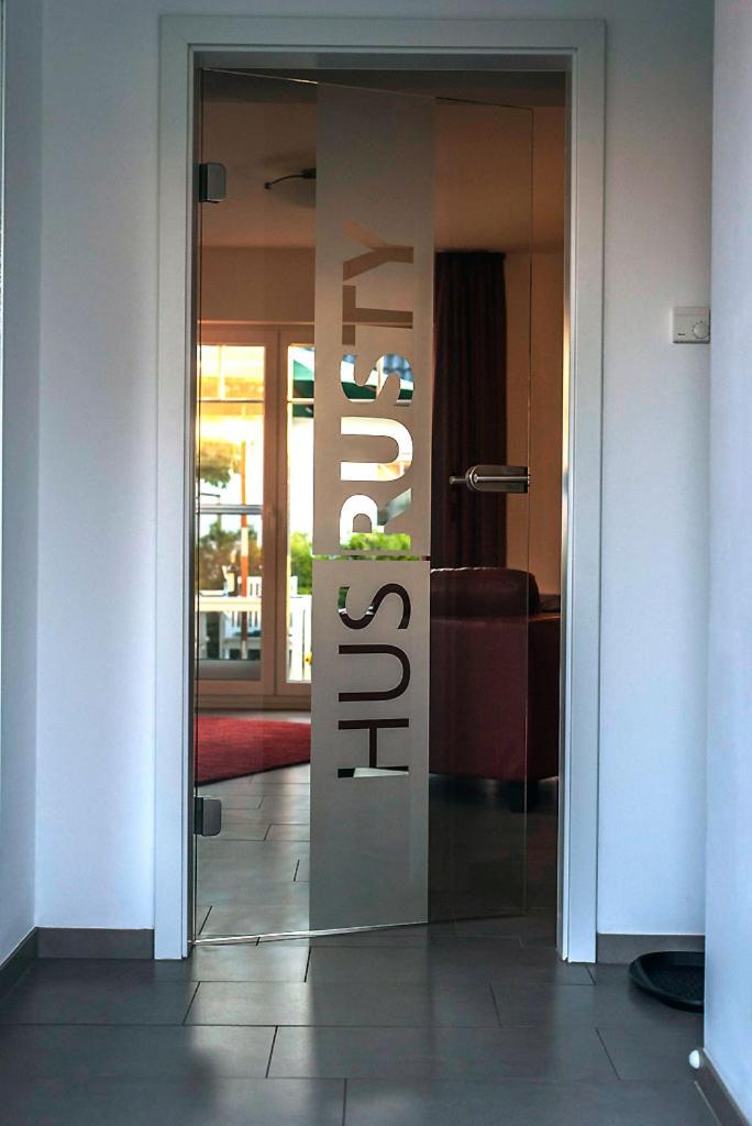 Hus Rusty