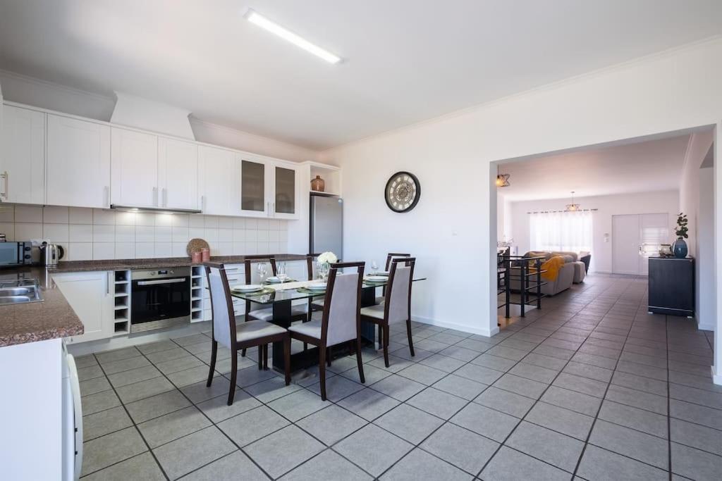Vila da Pesca House