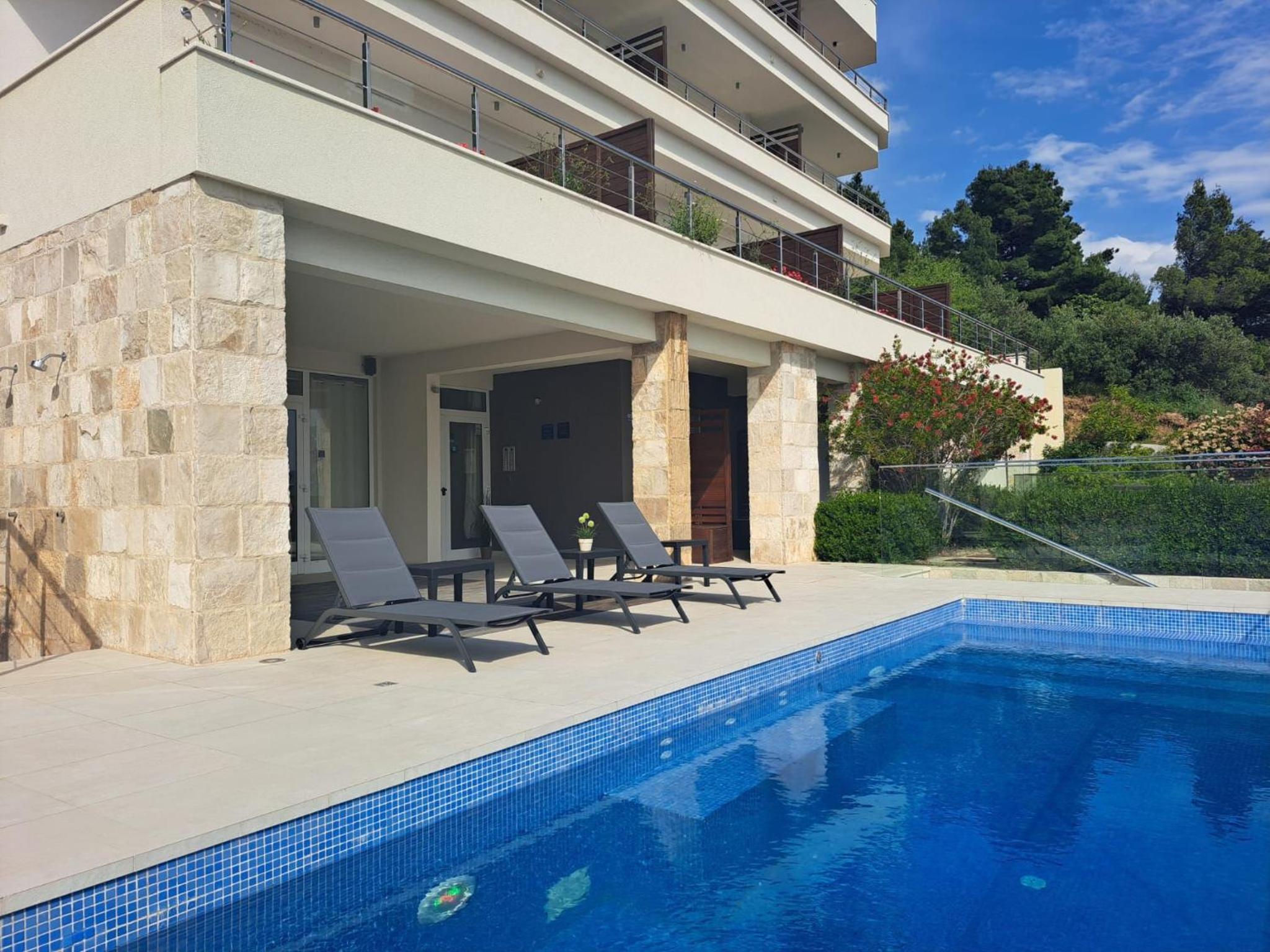 Villa Jolara With Pool - Deluxe Suite 10 view 5