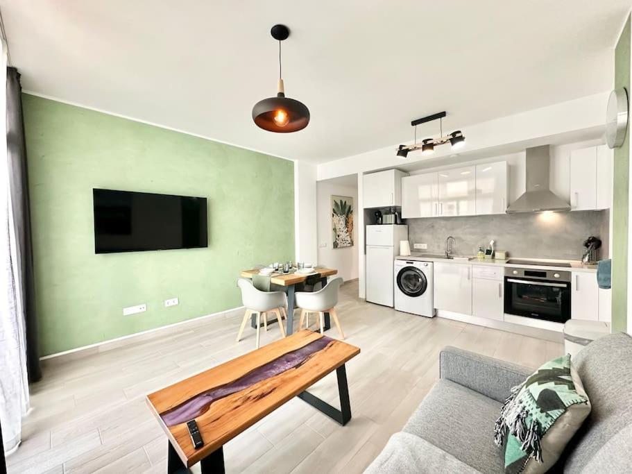 El Palmito en Corralejo Centro, Terraza privada, Cocina completa y Wifi view 5
