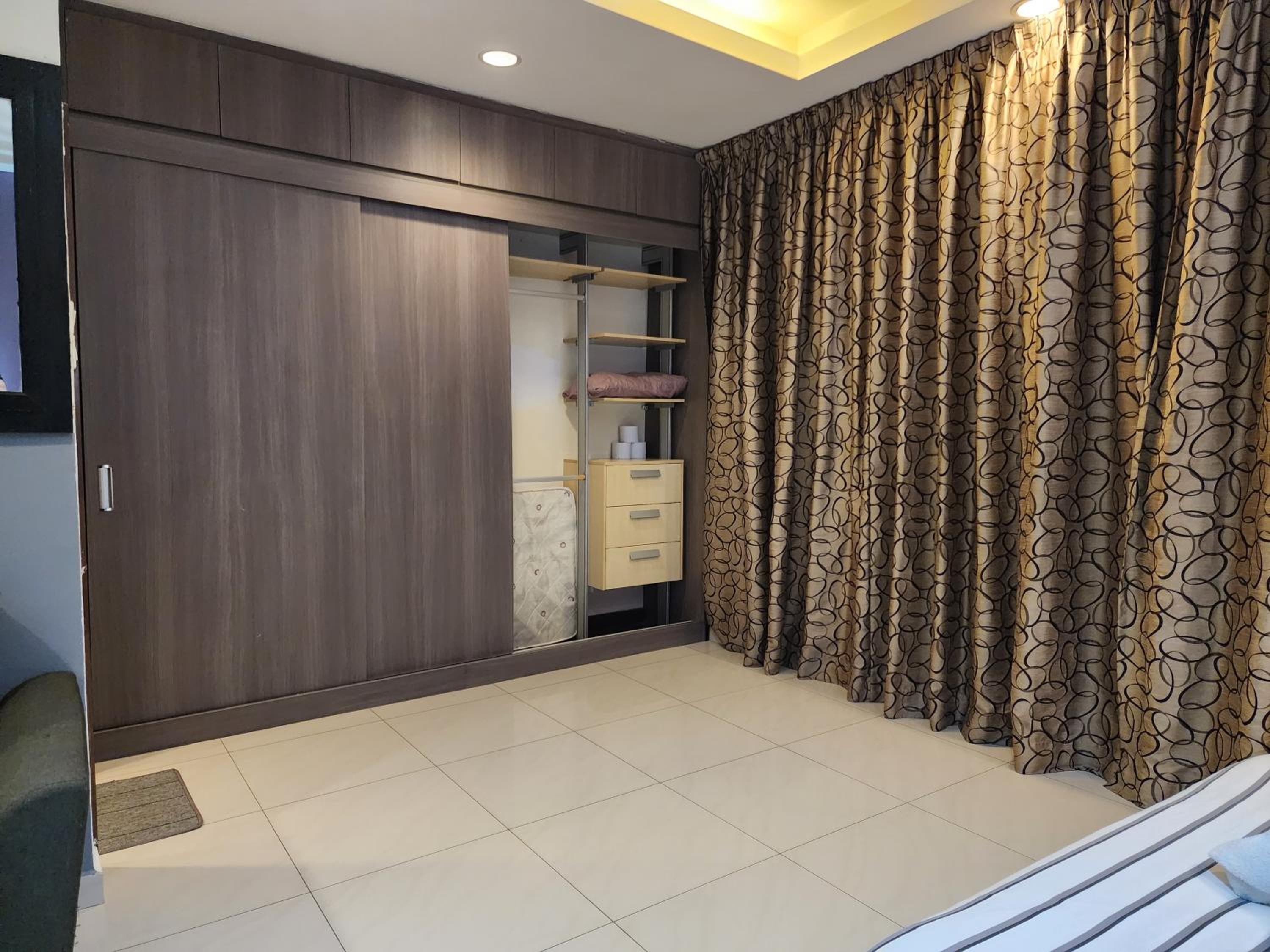 Regalia Comfort Suites KLCC SkyPool