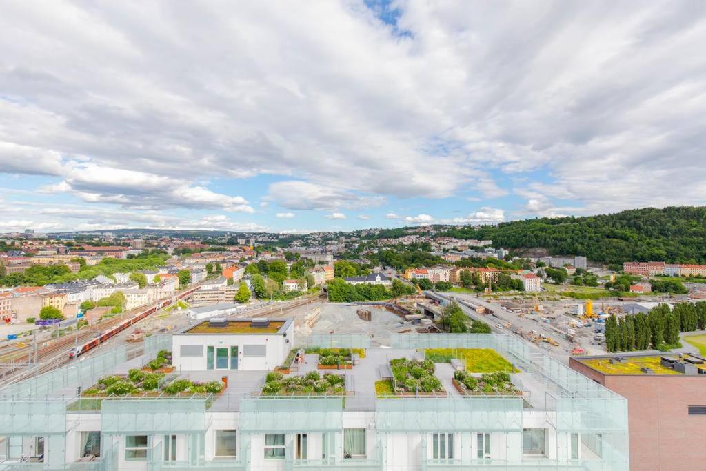 Central Penthouse on 19th Floor with Amazing View view 4