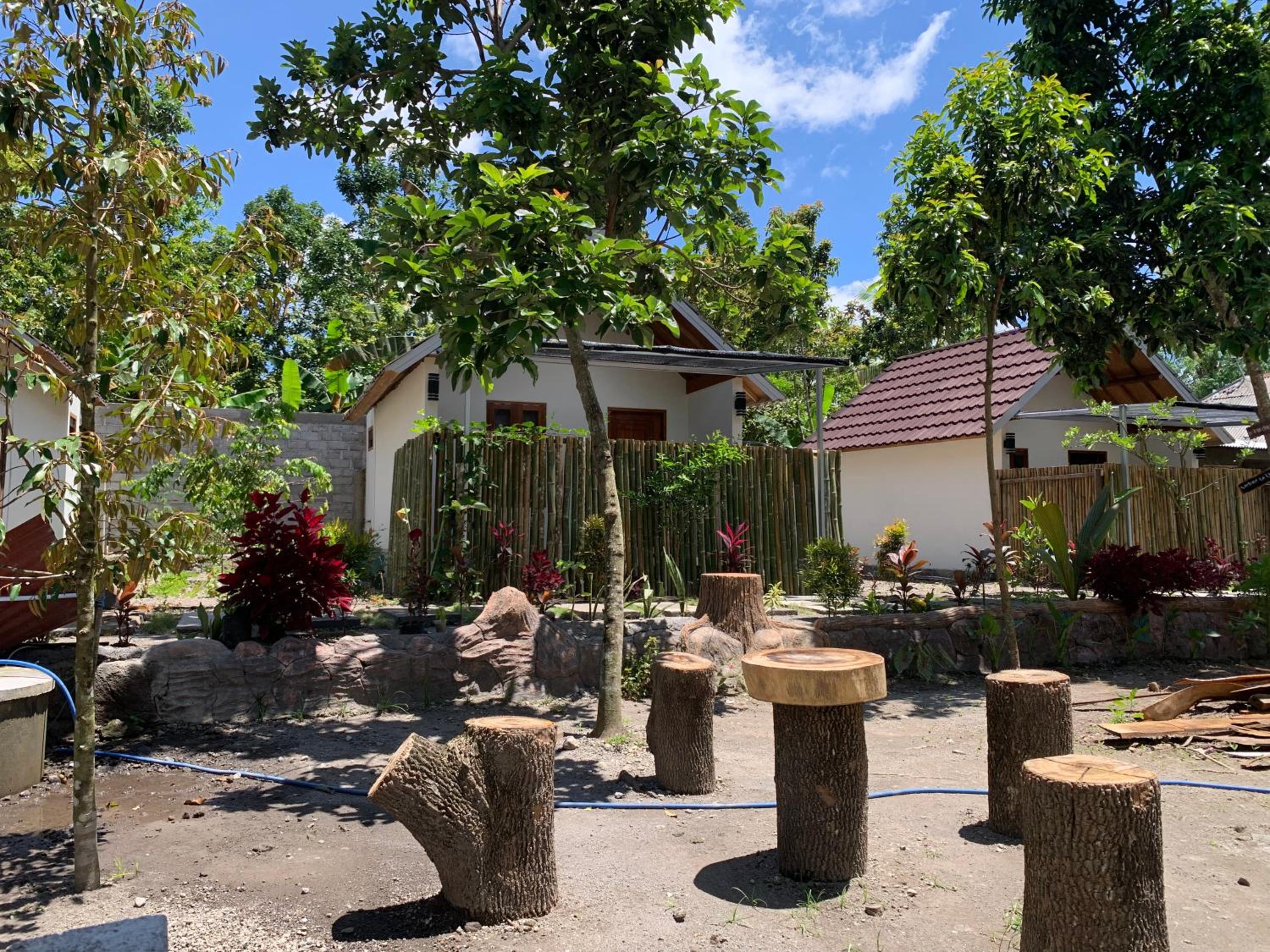 Avocado homestay