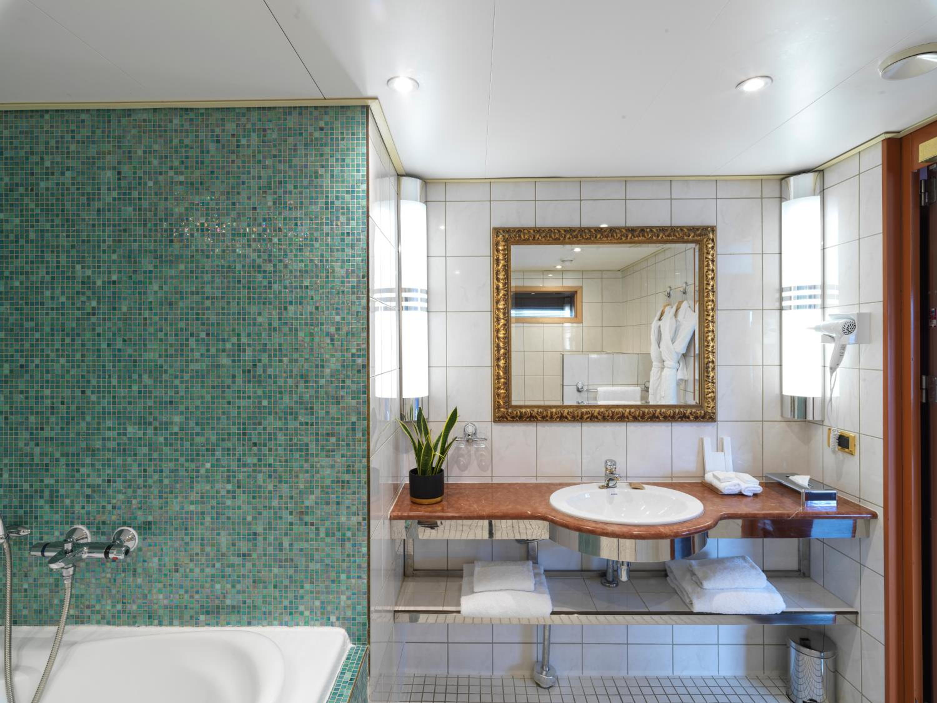 Sunborn London 28