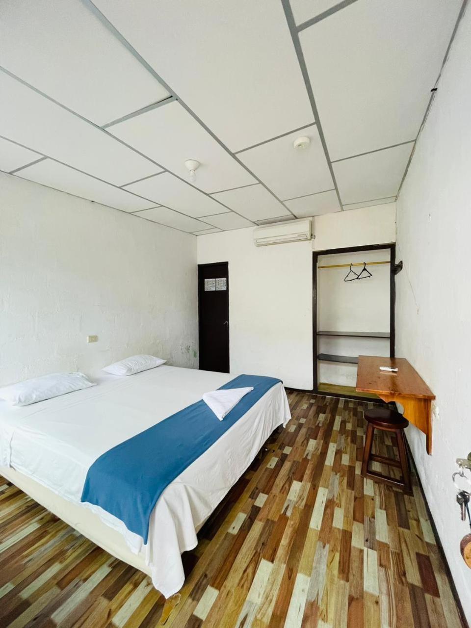 Hostal Darwin view 4