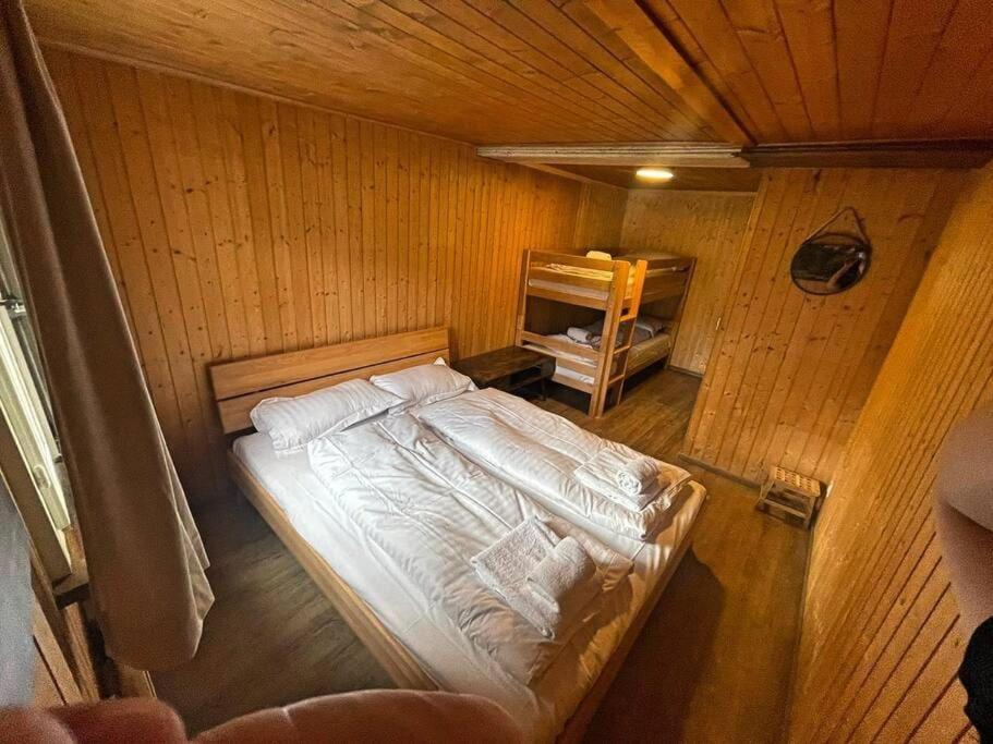 Cosy mountain apartment 5min walk from Gondola