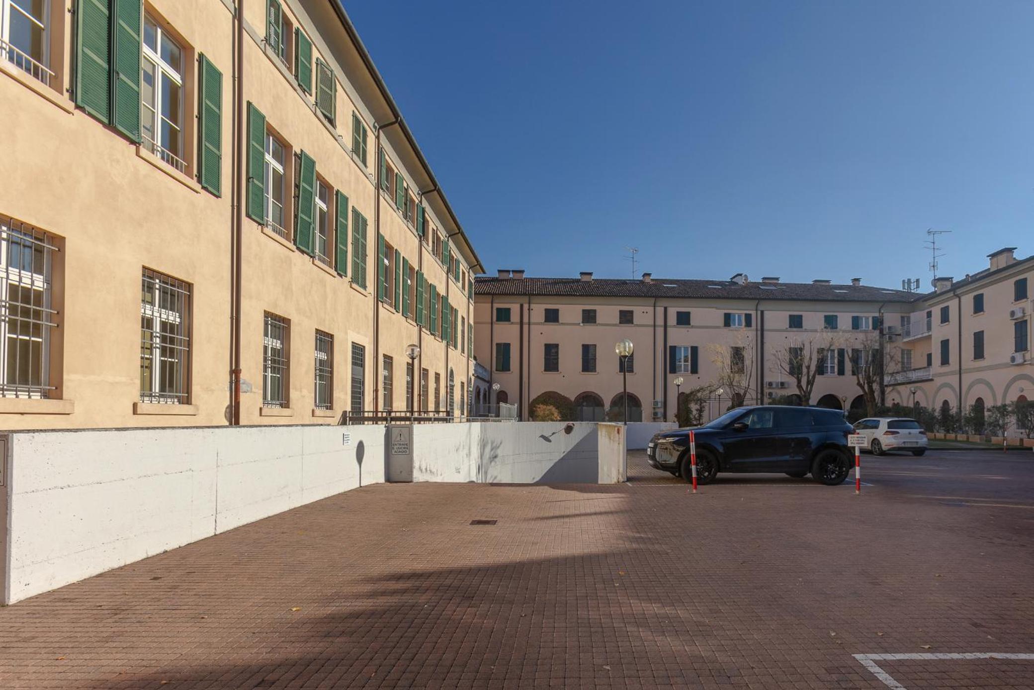 GuestHost - Dimora Storica Manfredini nel cuore di Ferrara view 3