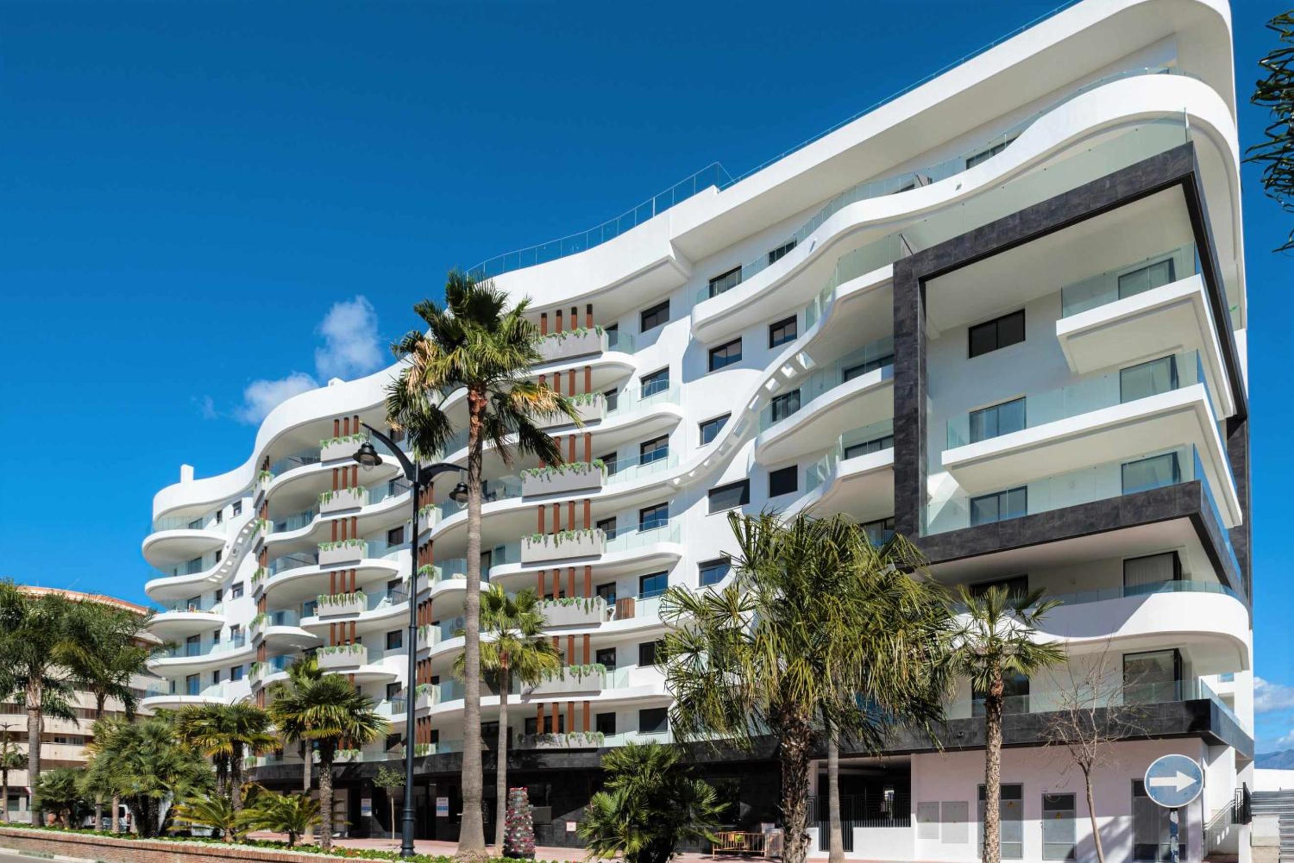 Hotel Selecta Estepona Roof Top Pool 3 - Image 1