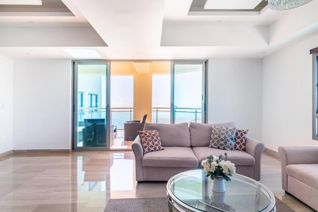 Luxurious 2BDR with Ocean View view 2