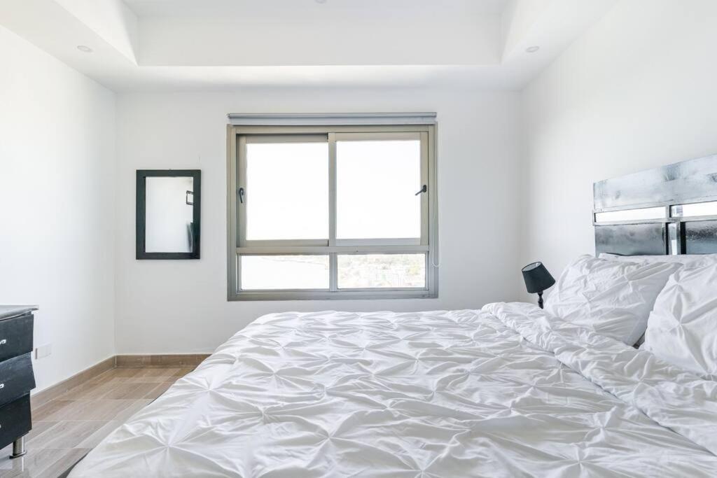 Luxurious 2BDR with Ocean View view 5