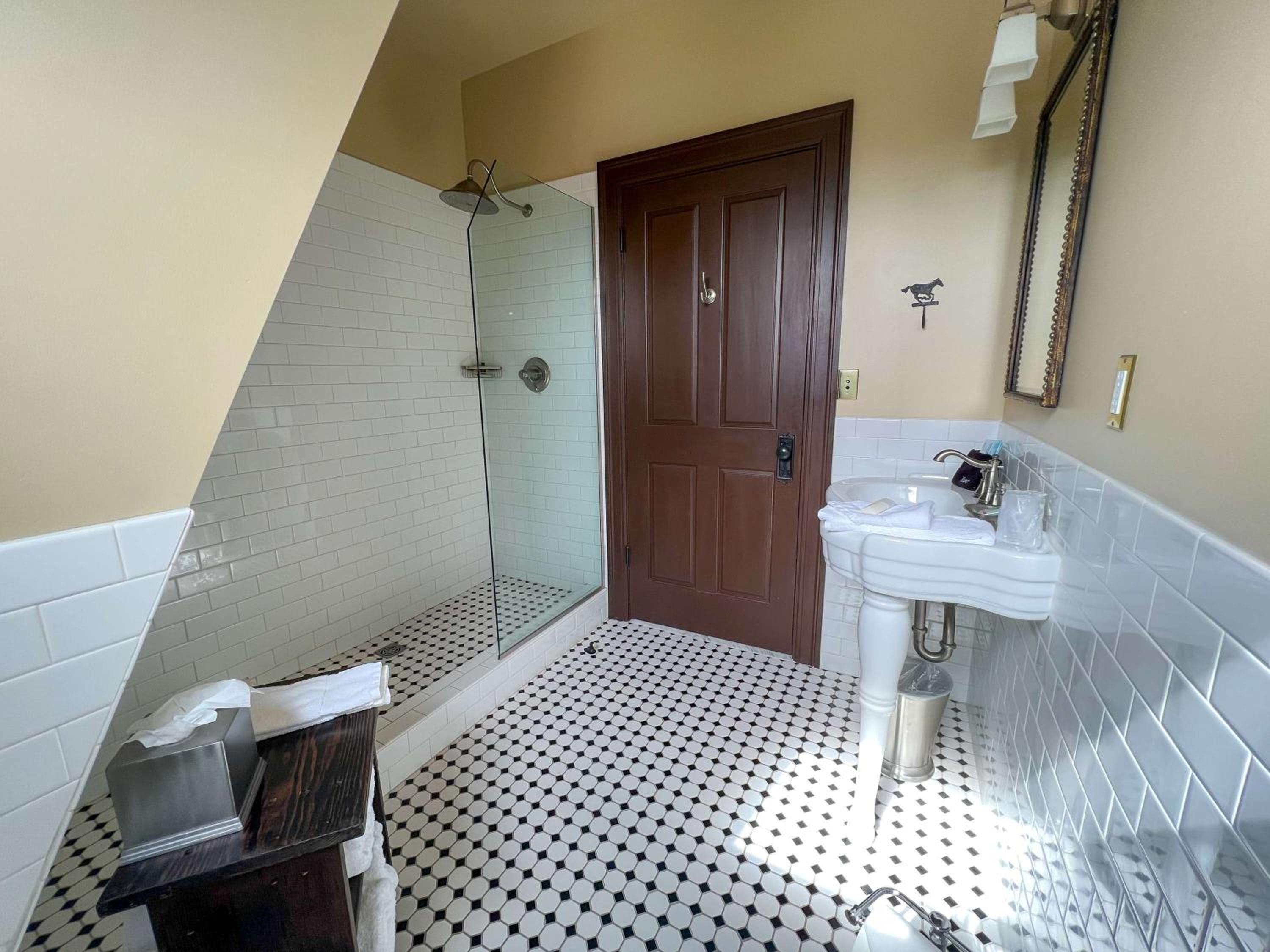 Sheridan Vacations - Sheridan Inn - Best Western Signature Collection - Property Image 2