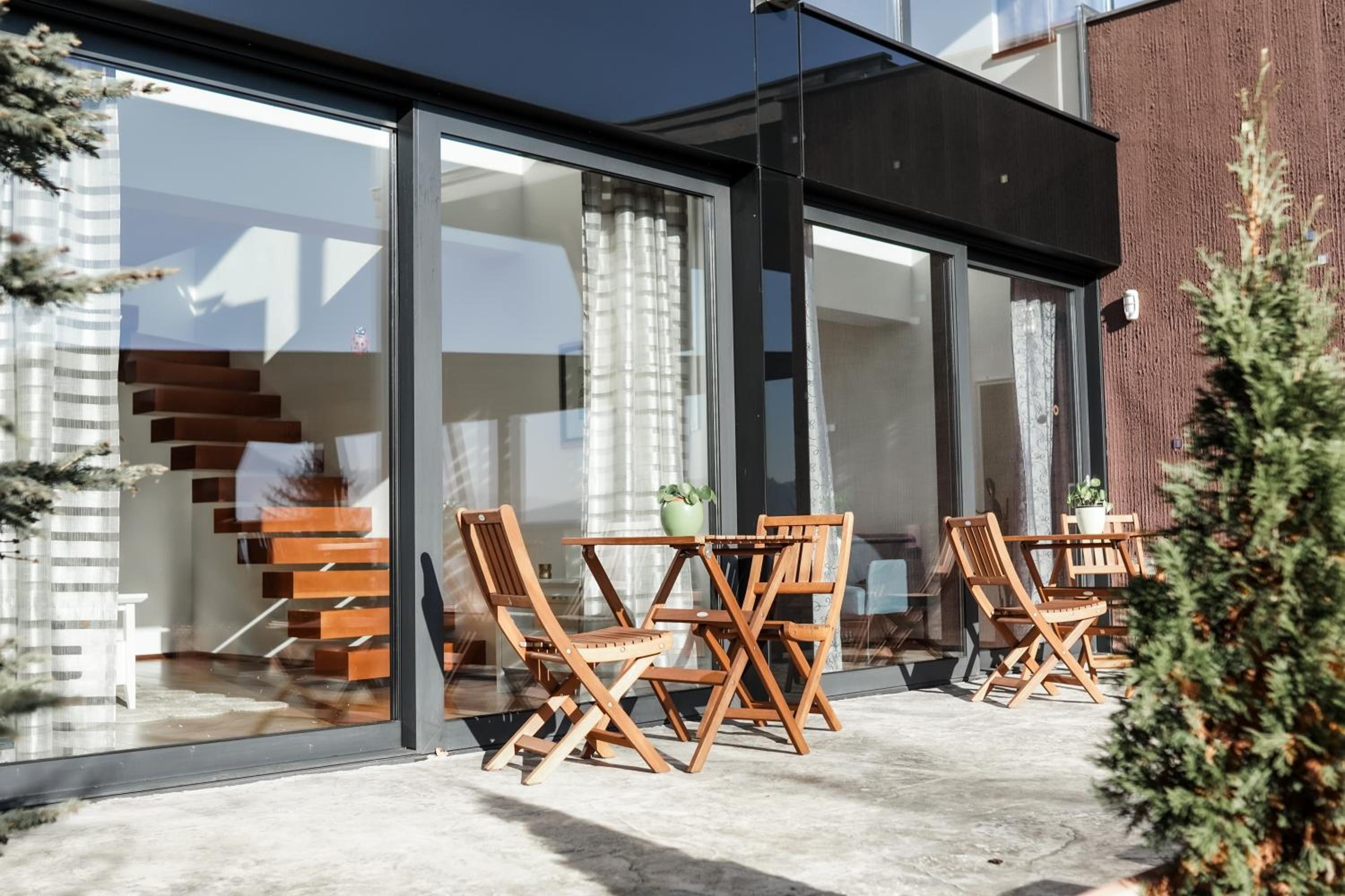 Hedona Vineyard Apartments