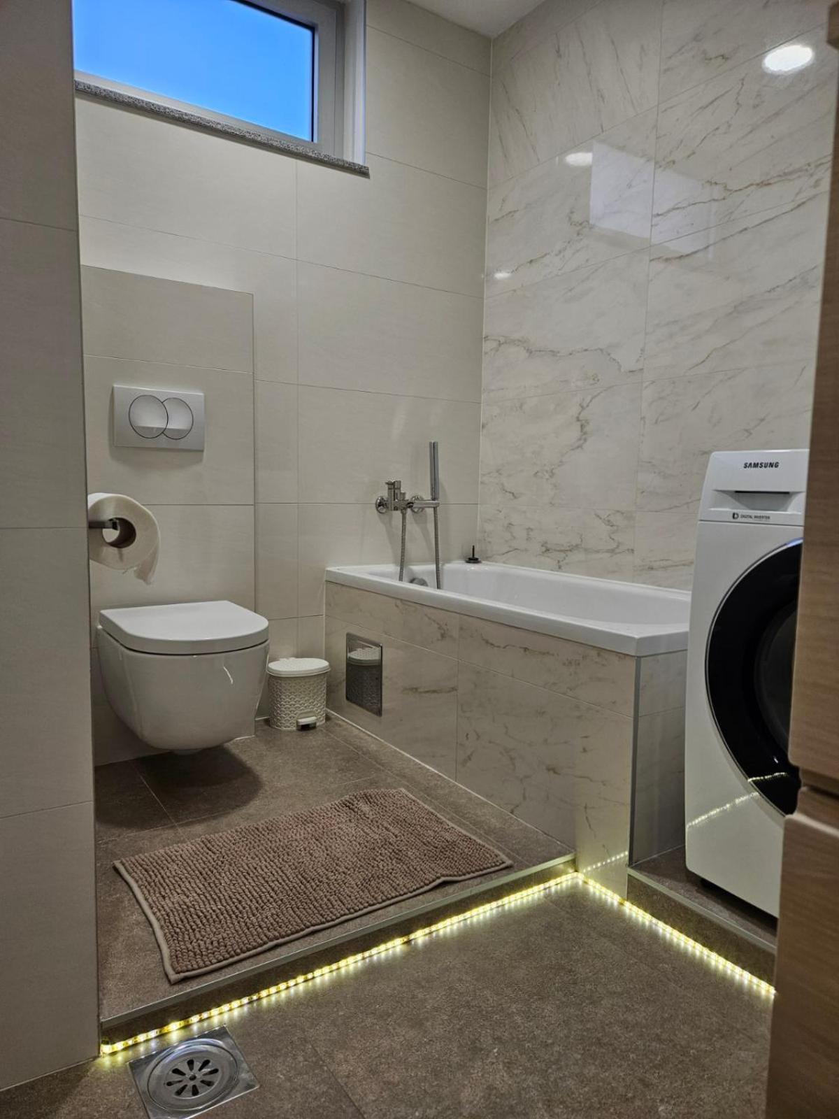 APARTMAN CENTAR BULEVAR EX sa GARAZOM