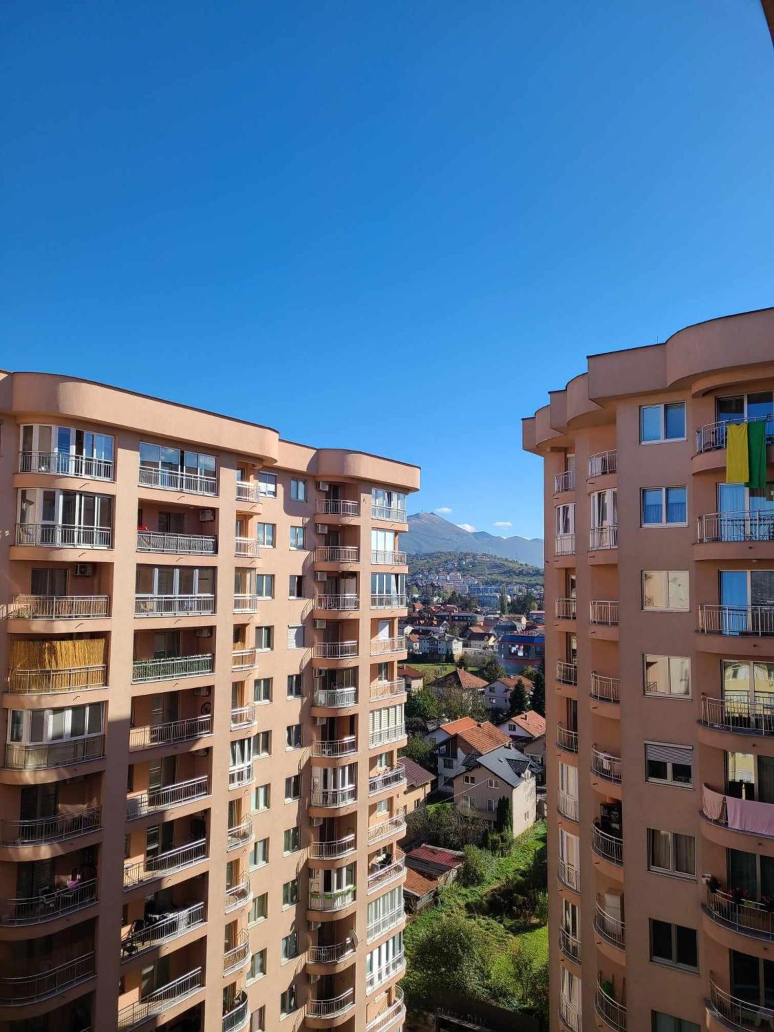 Rejjan Apartments-Spacious 2BR Apartment for 7, Free Parking, Tram to Old Town