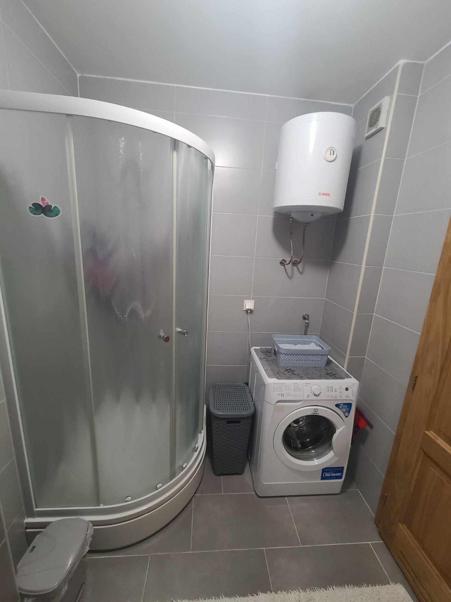 Rejjan Apartments-Spacious 2BR Apartment for 7, Free Parking, Tram to Old Town