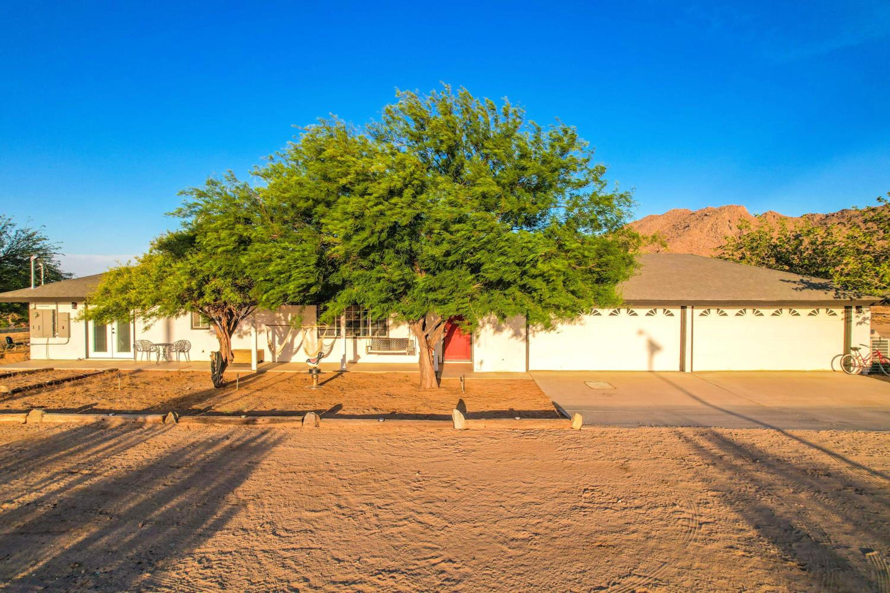Joshua Tree Villa with Pool & Hot Tub - 20 Acres, Game Room, Near National Park