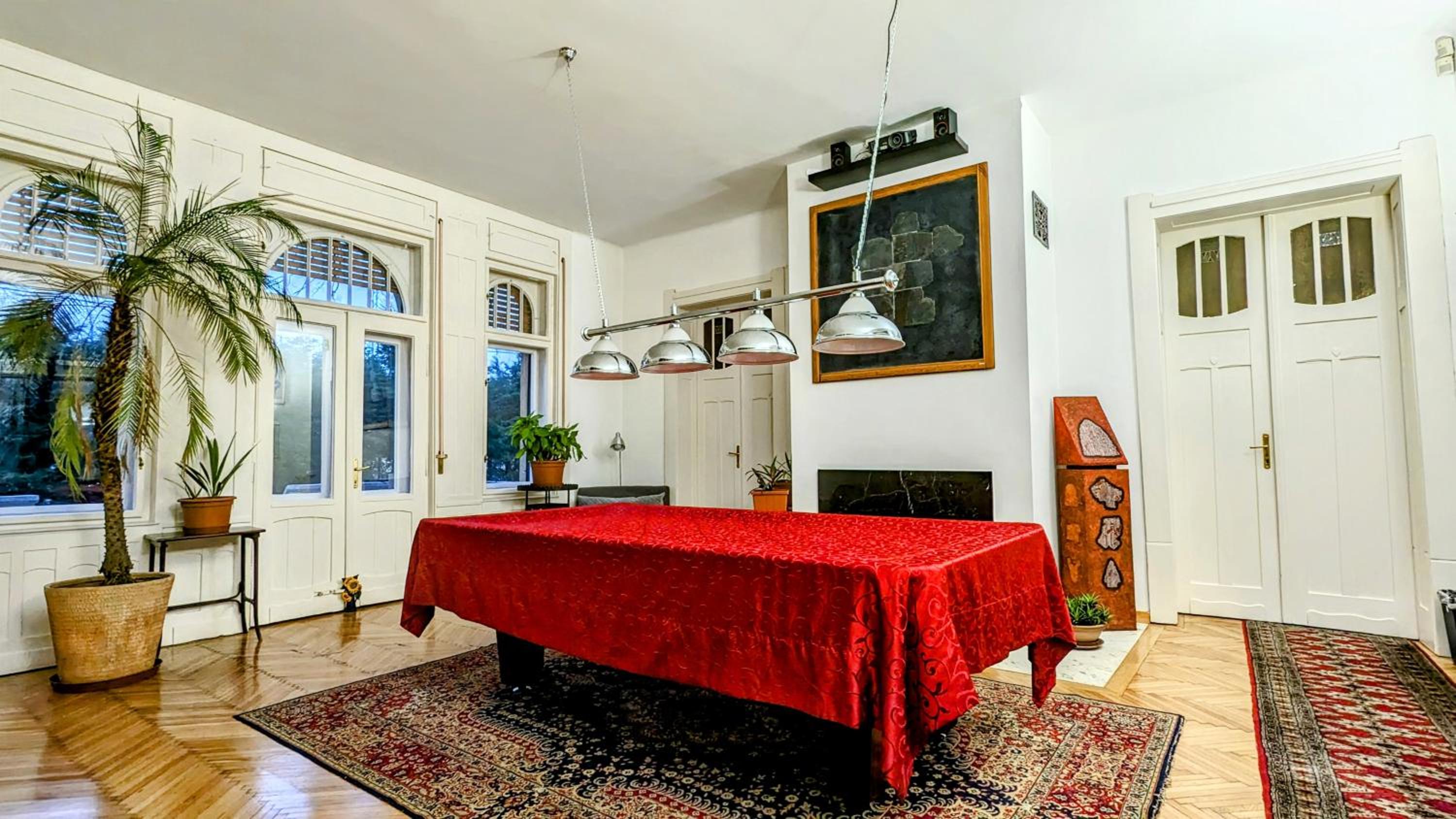 Magyaros-szecessziós Villa