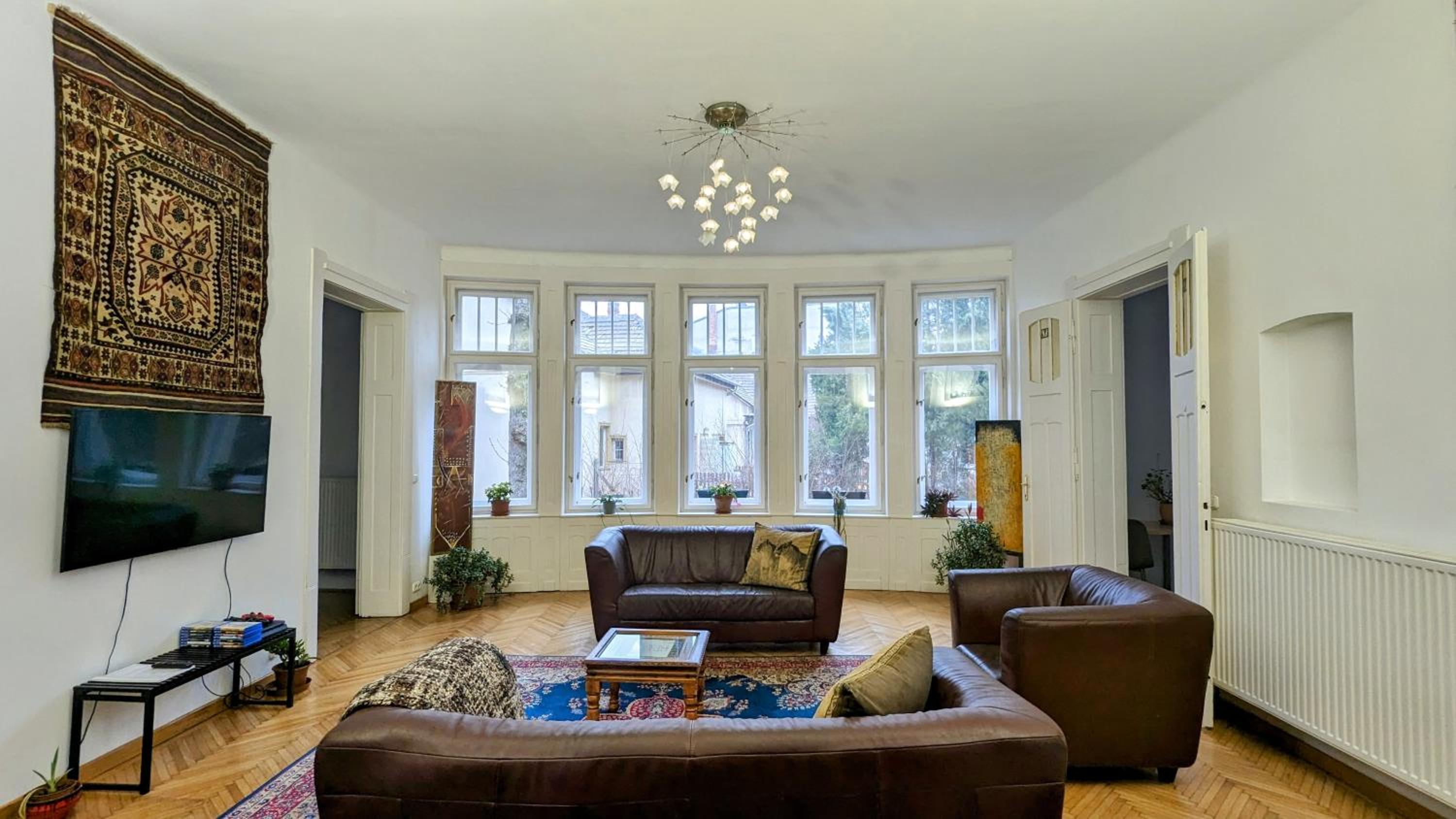 Magyaros-szecessziós Villa