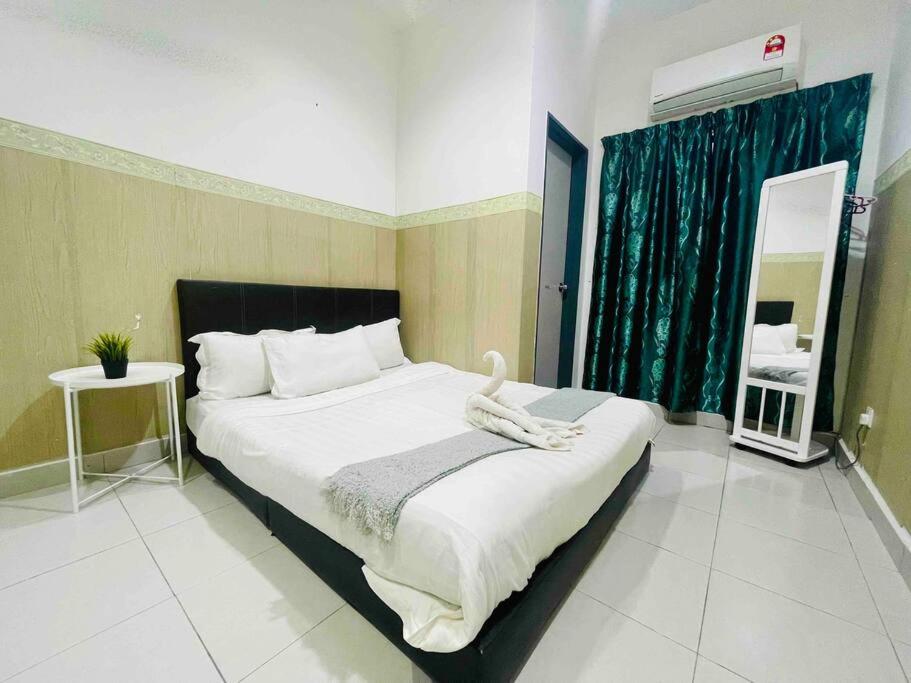 6BR Corner 3-storey House WIFI, Netflix, Aircond photo 6