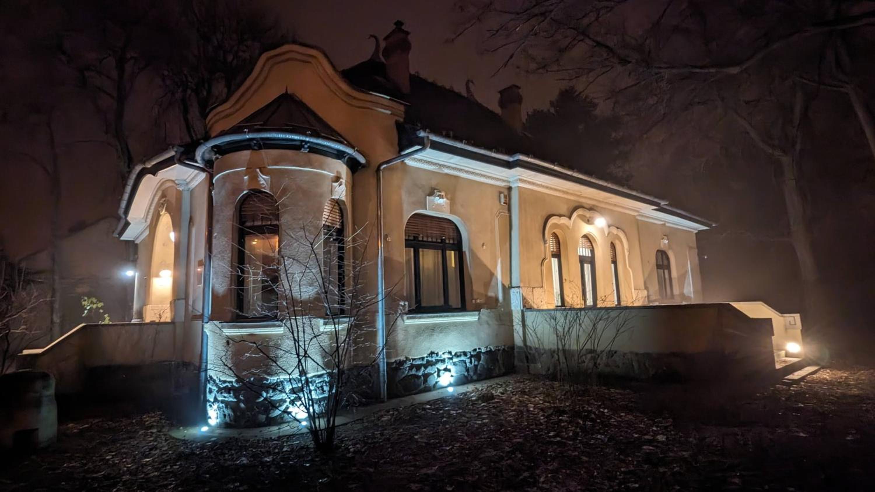 Magyaros-szecessziós Villa