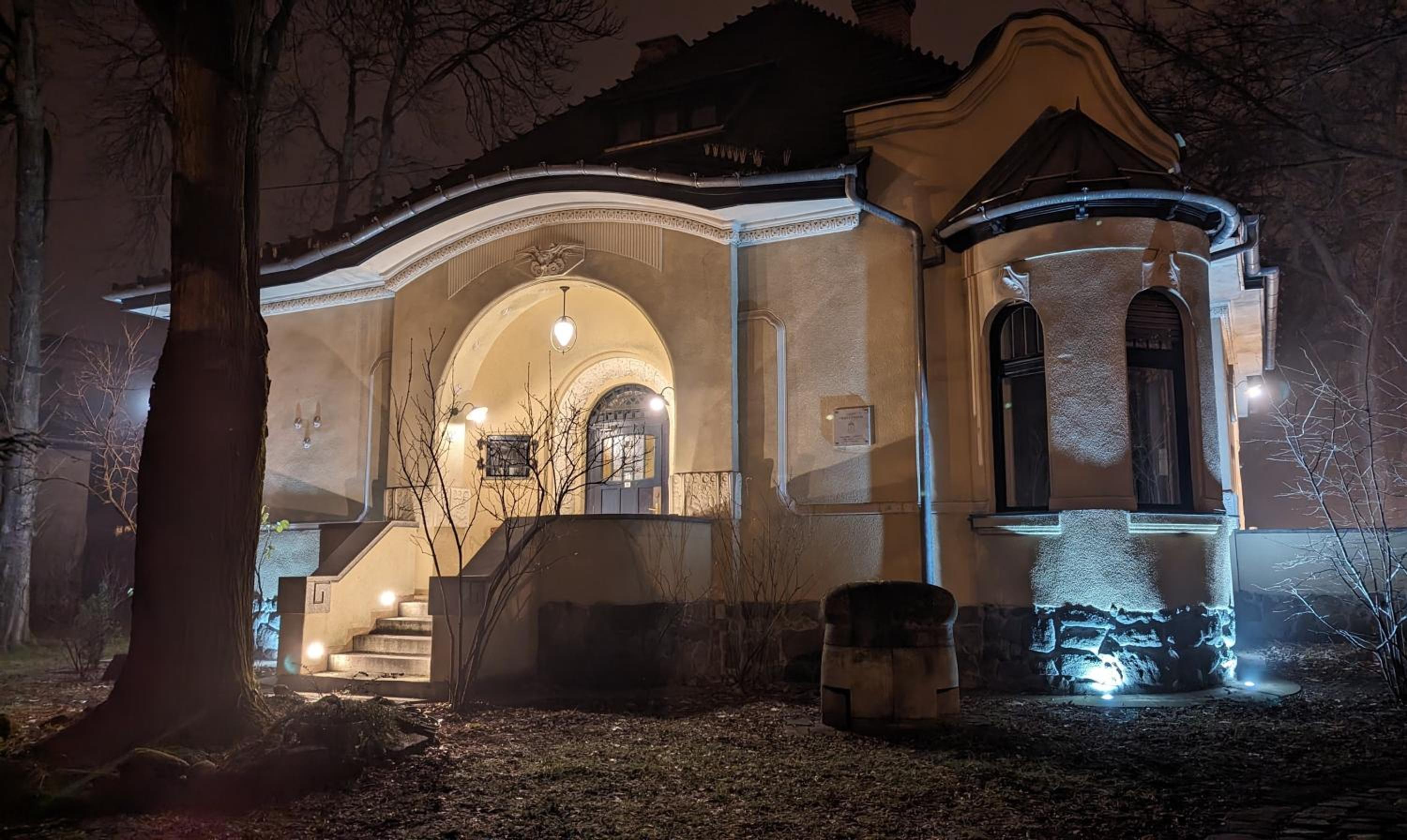 Magyaros-szecessziós Villa