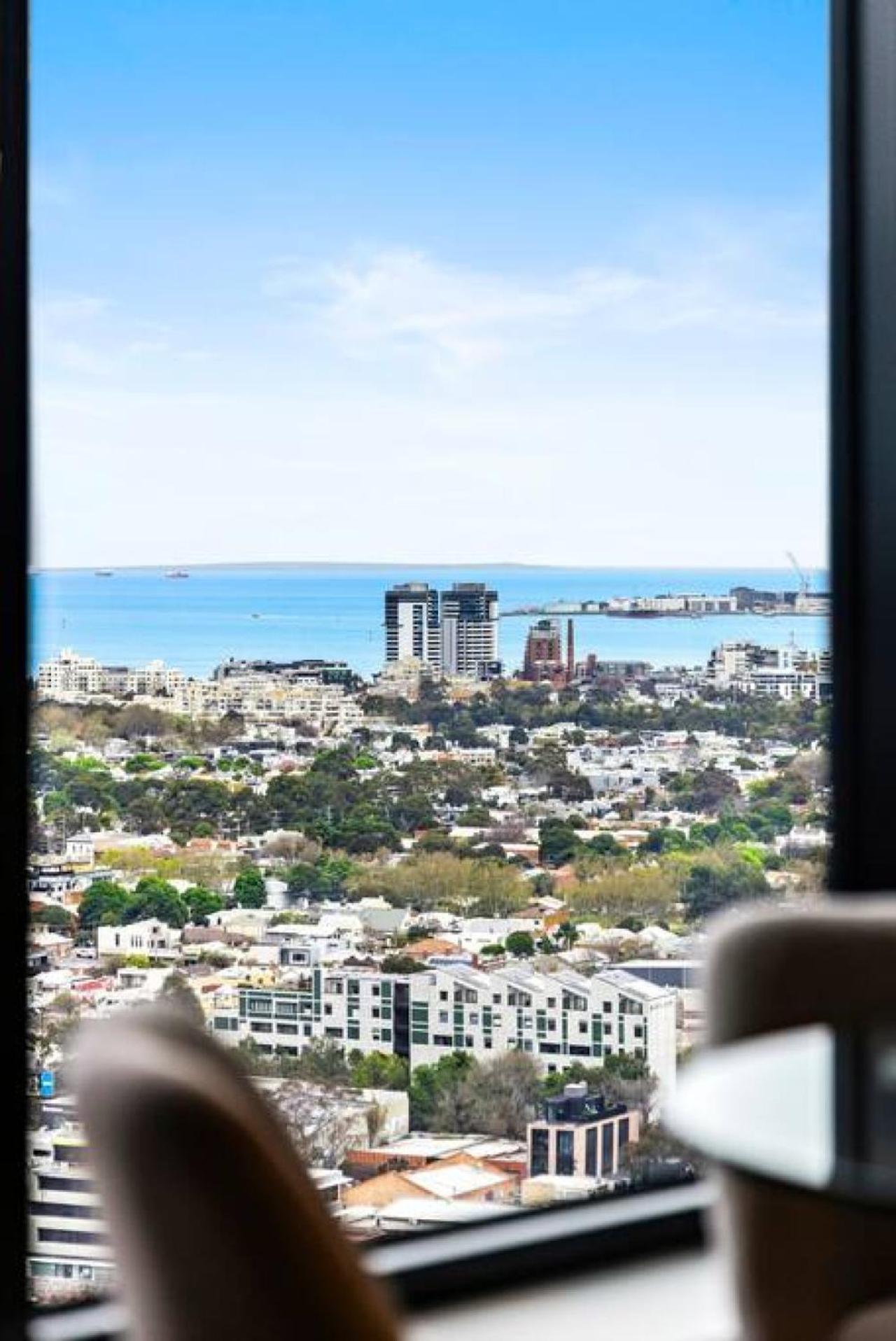 Ocean Views, Modern, Fast Wifi, Southbank Location