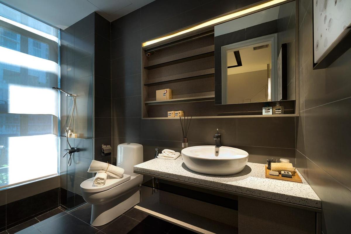 Expressionz Professional Suites By M&T