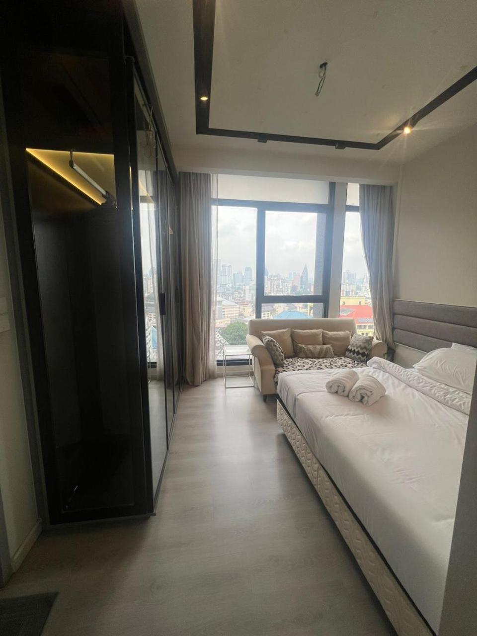 Expressionz Professional Suites By M&T