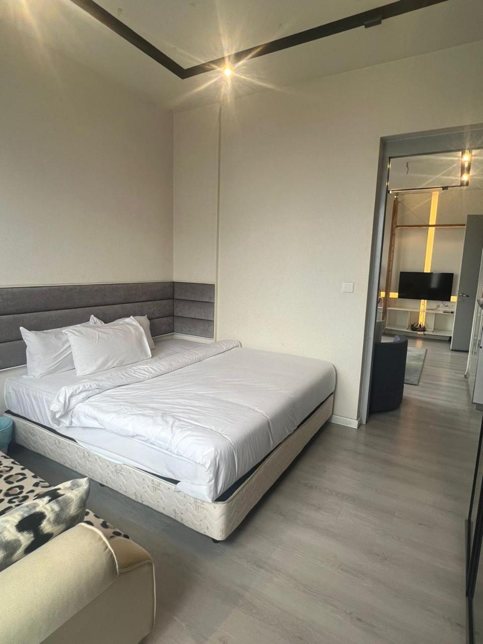 Expressionz Professional Suites By M&T