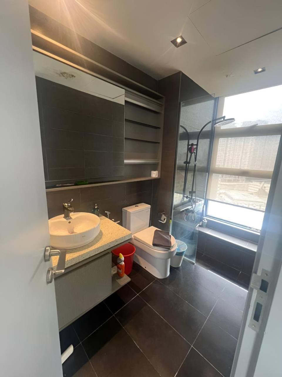 Expressionz Professional Suites By M&T