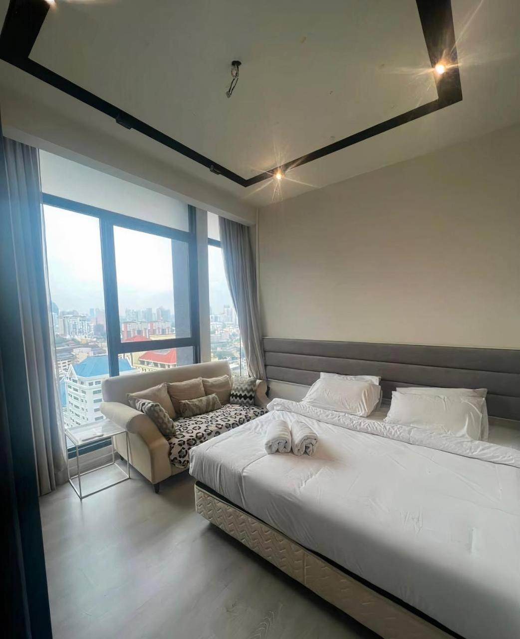 Expressionz Professional Suites By M&T