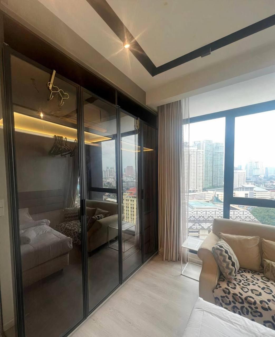 Expressionz Professional Suites By M&T