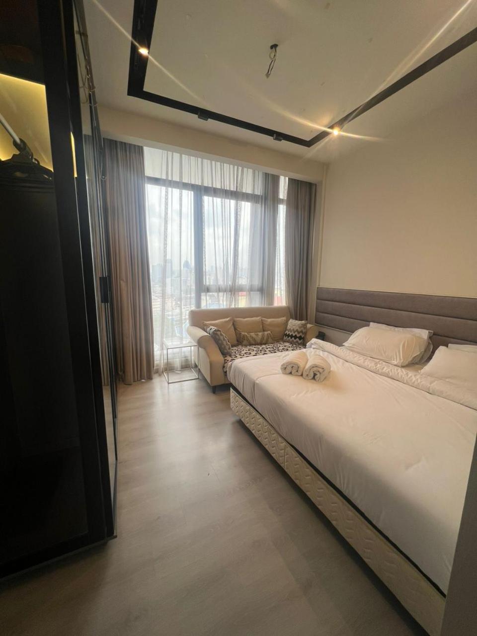 Expressionz Professional Suites By M&T