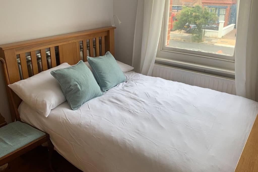 Lovely 4 bedroom home, stones throw from the beach view 4