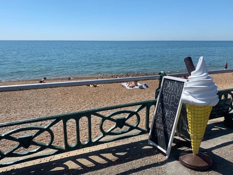 Lovely 4 bedroom home, stones throw from the beach view 5