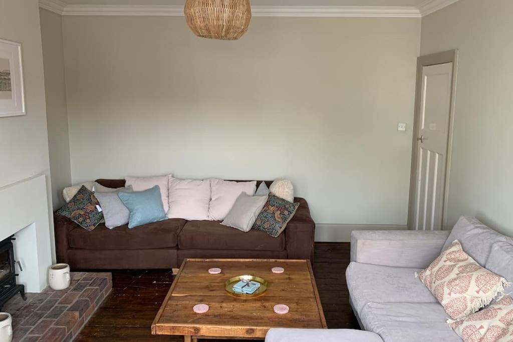 Lovely 4 bedroom home, stones throw from the beach view 2
