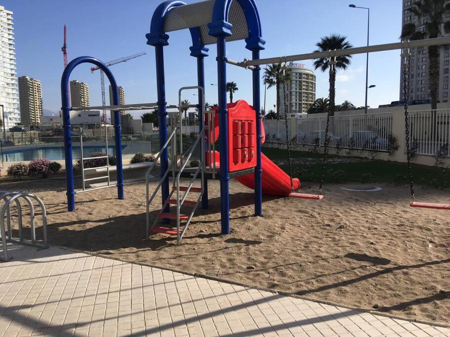 Amplio dpto a pasos de la playa.