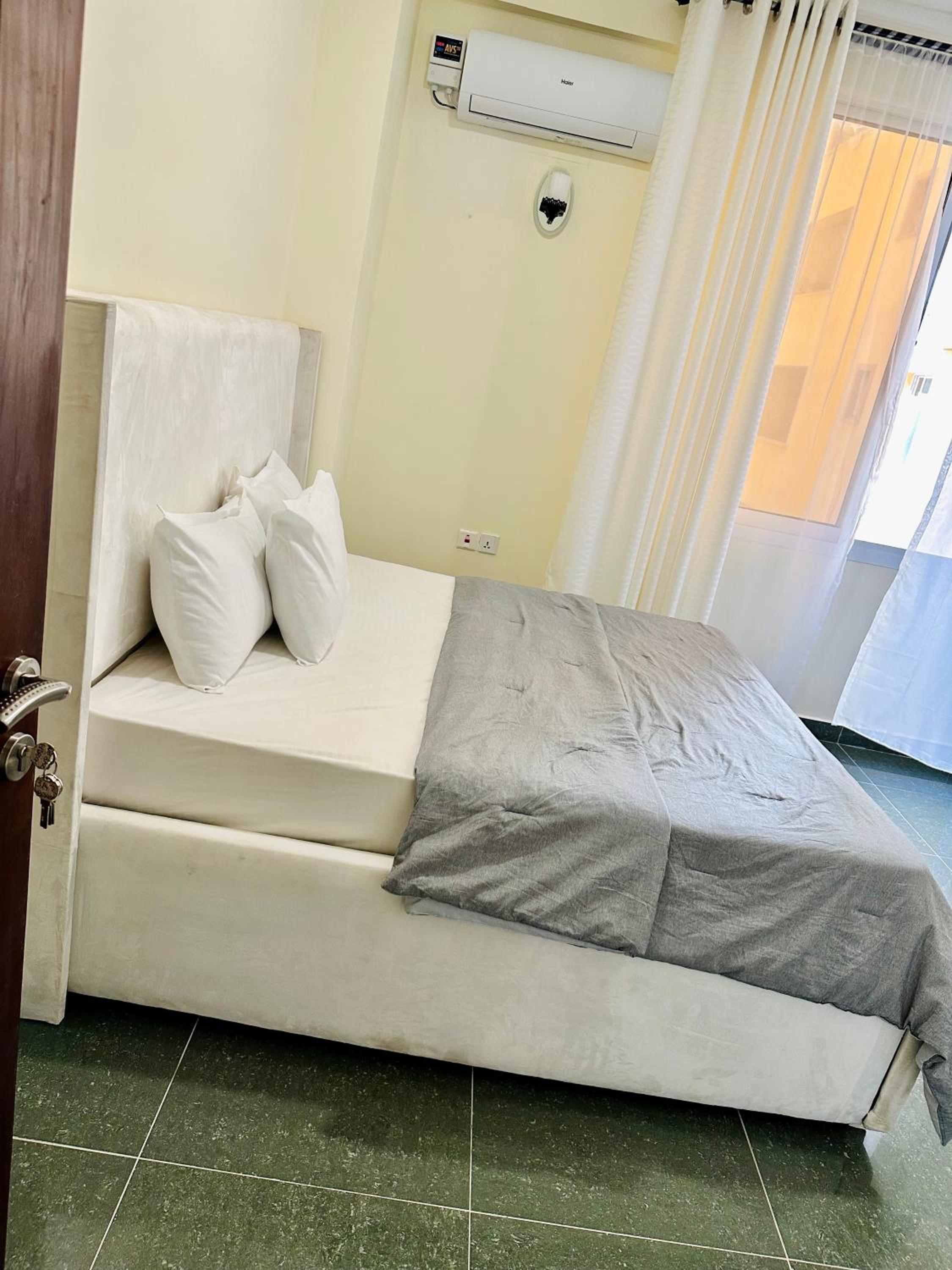 Oceans-Opulence/3BR-5 BEDS view 4