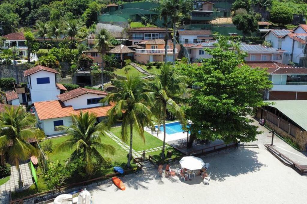 Pé na areia e tranquilidade