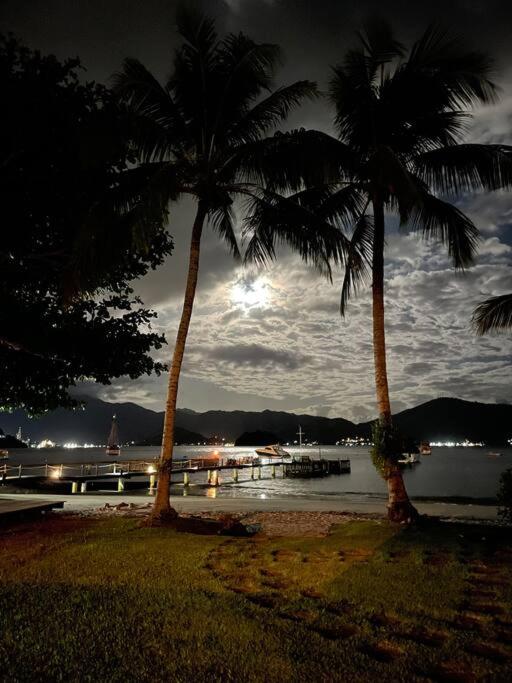 Pé na areia e tranquilidade
