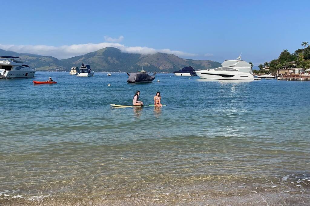 Pé na areia e tranquilidade