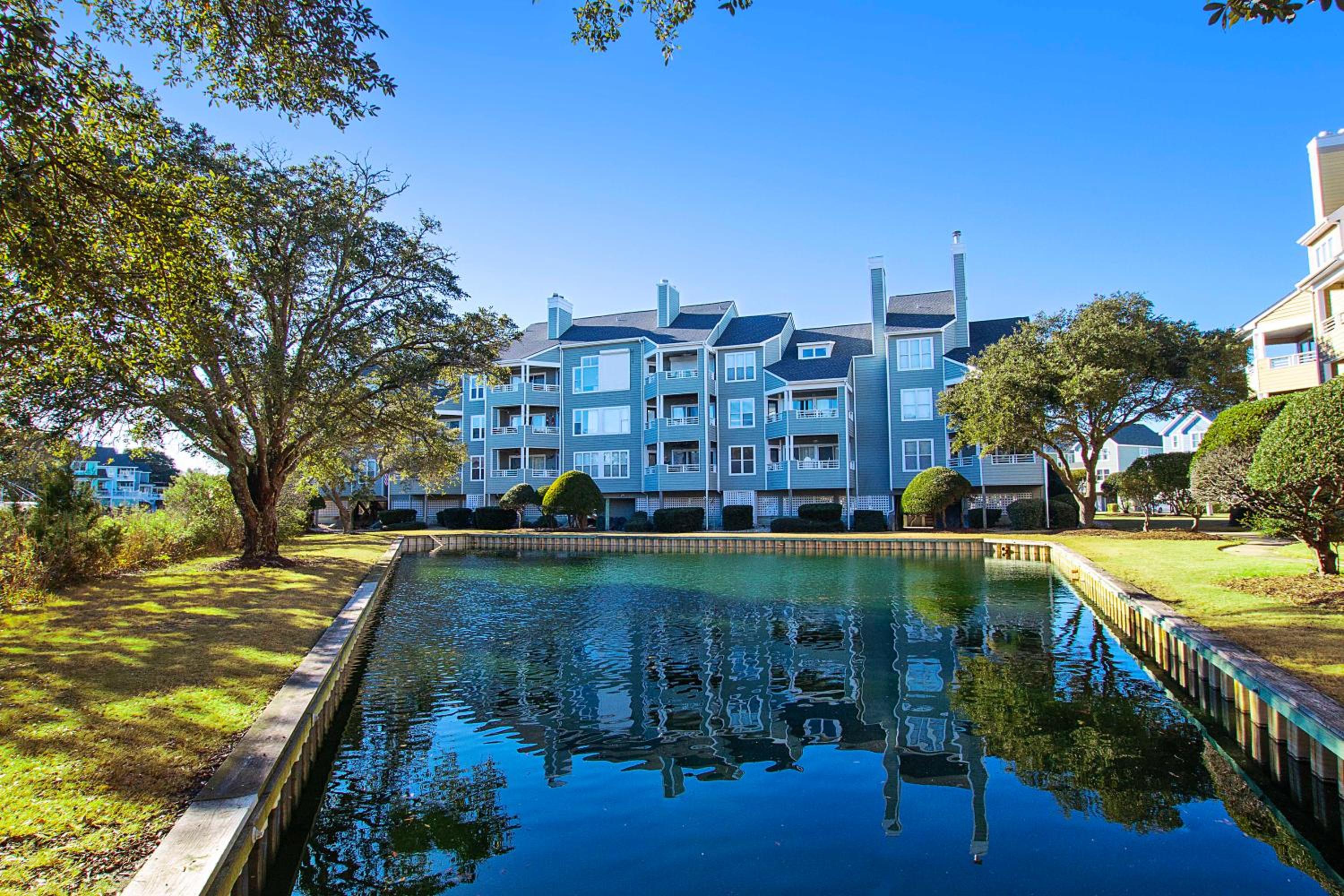 Canalfront, Community Pool, Tennis courts and MORE! PC431, Above the Wake in Manteo, US